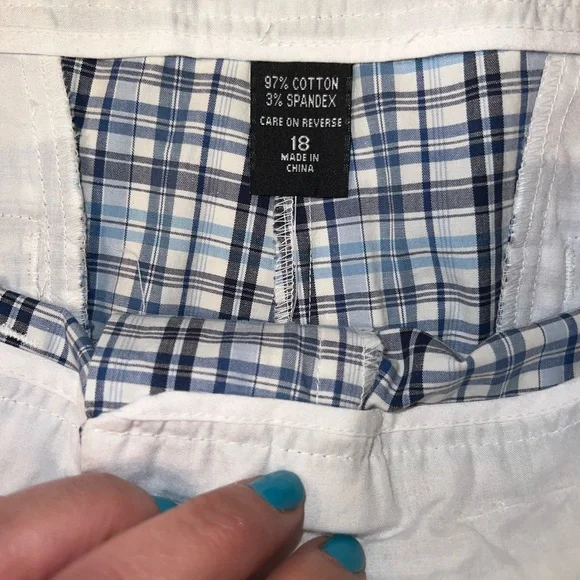 Bundle of 5 Bermuda style woman size 18 ( 4 preowned & 1 NWT) - Picture 5 of 16